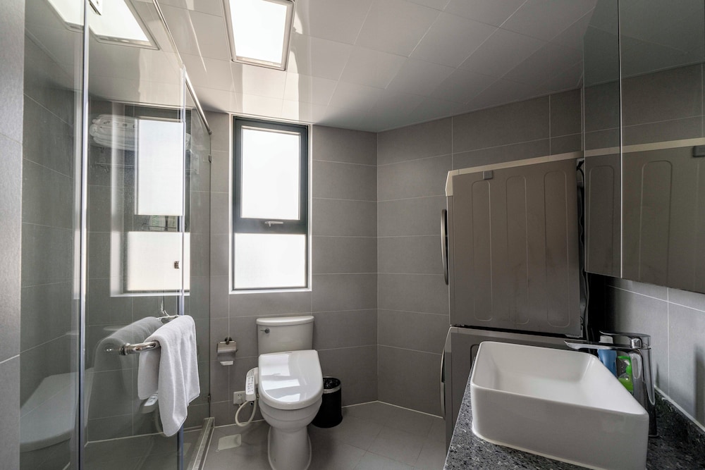 Tyms Spacious 4BR 2BA Apt Xujiahui