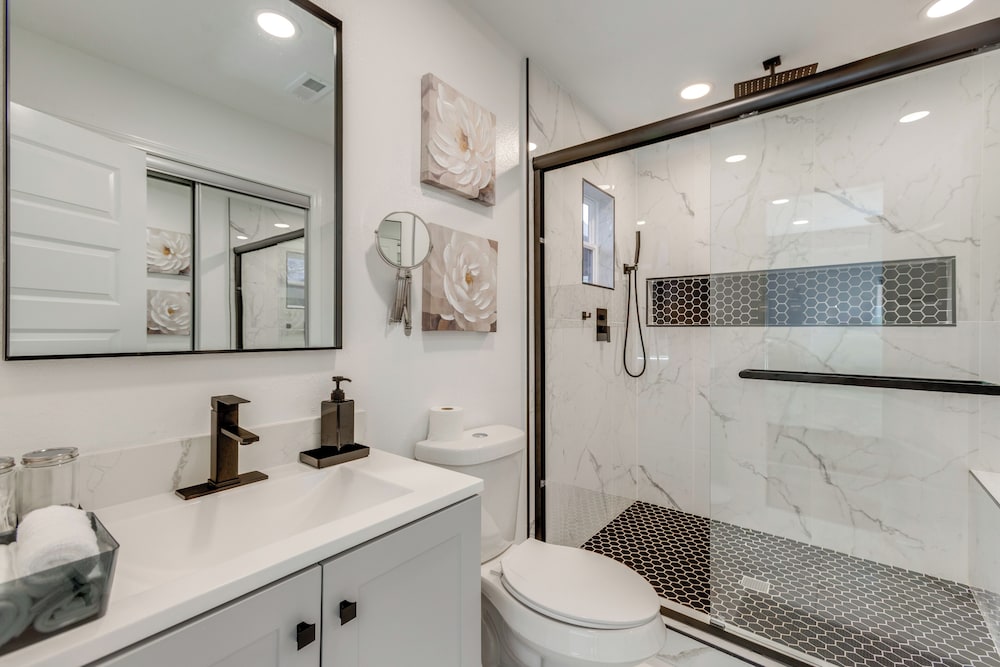 Updated Home w/ Hot Tub in Houston's Northside!