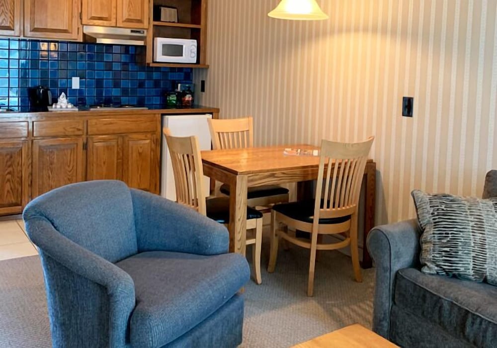 Coachman Inn & Suites