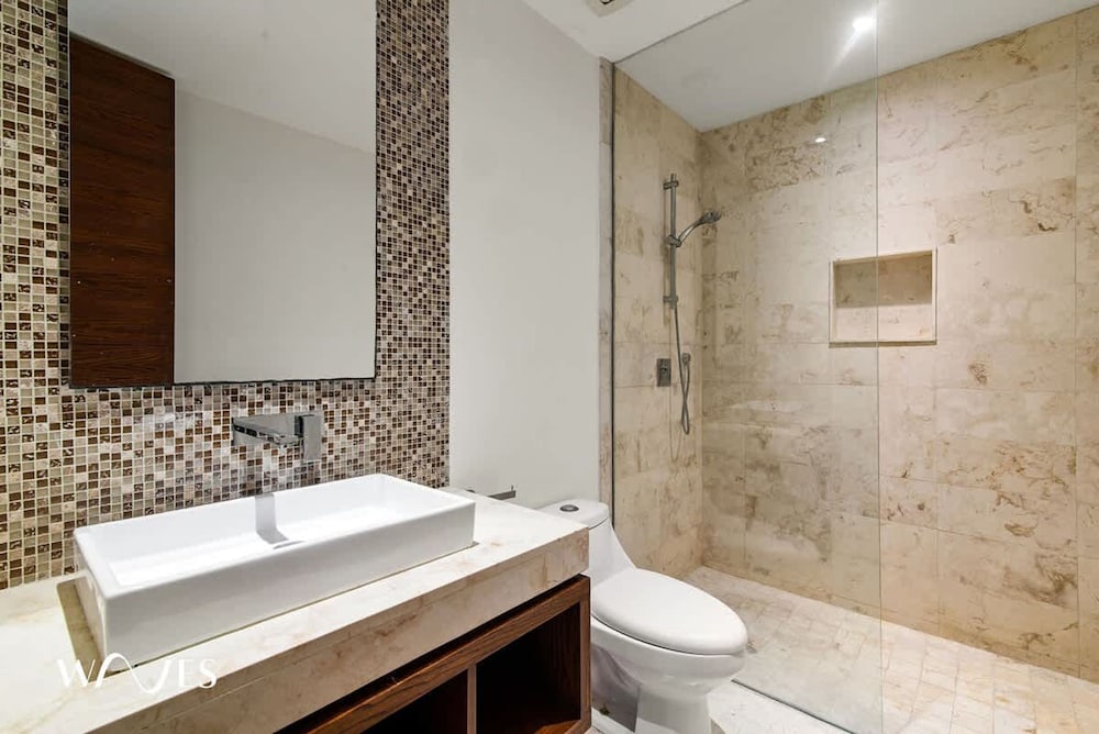 2 Br Luminous and Spacious Pool View Apt