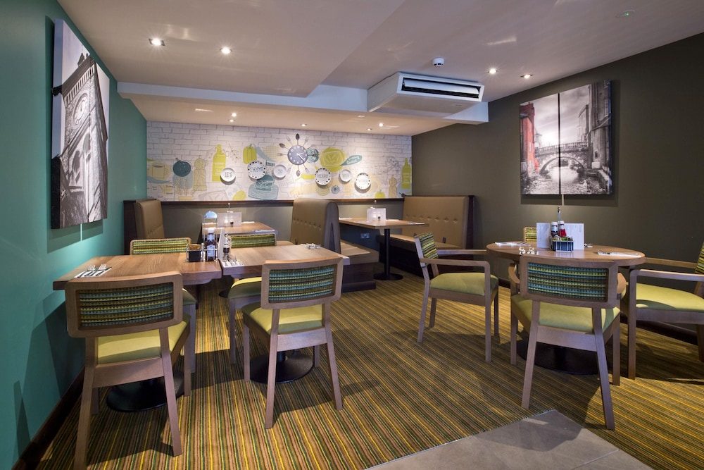 Premier Inn Newbury Town Centre South A339, photo 17