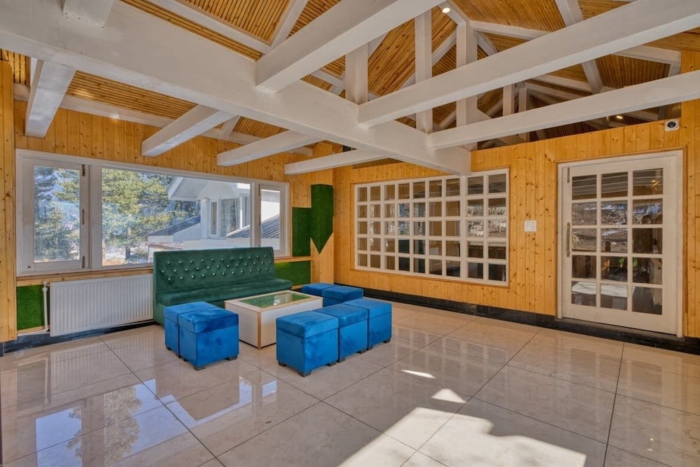 Xenious White House Eco Resort