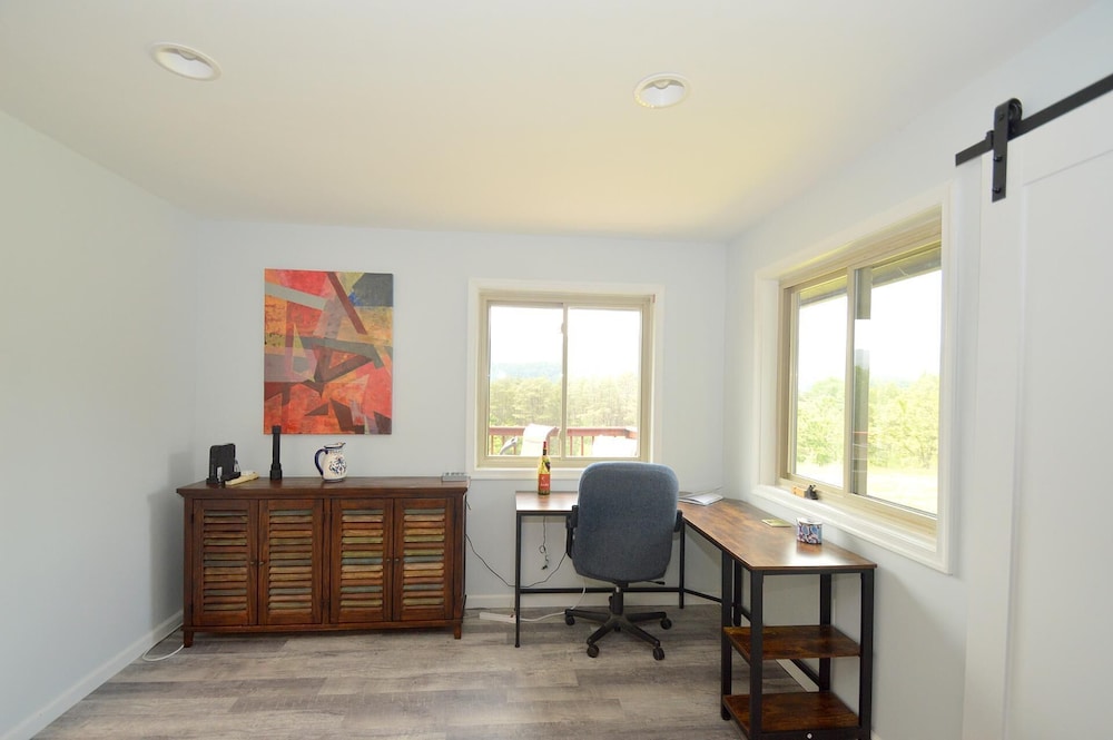 Black Bear Cabin - The Mountain Retreat!