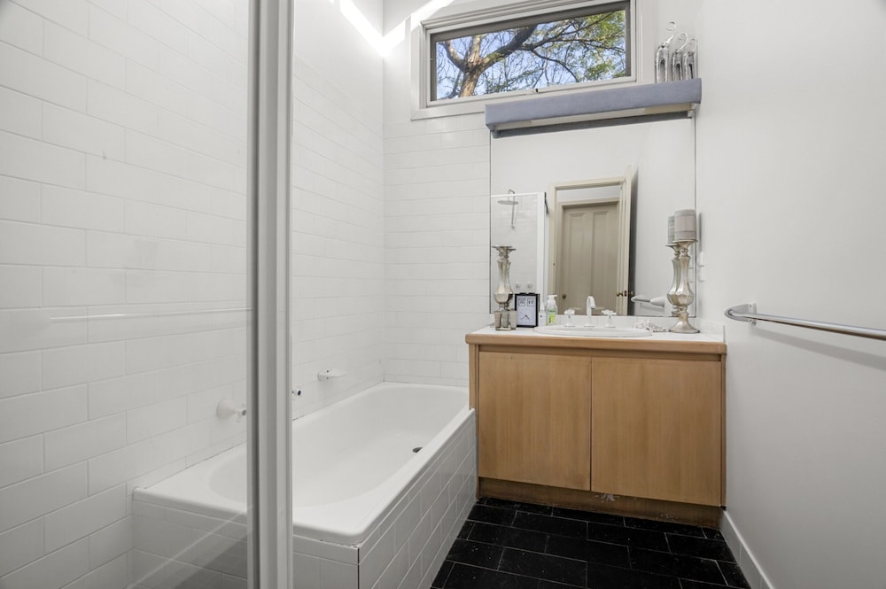 5-bed Haven With Pool Minutes From Beaches