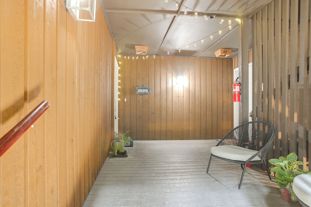 Twin Lakes Retreat: Lake, Pool & Golf Access!