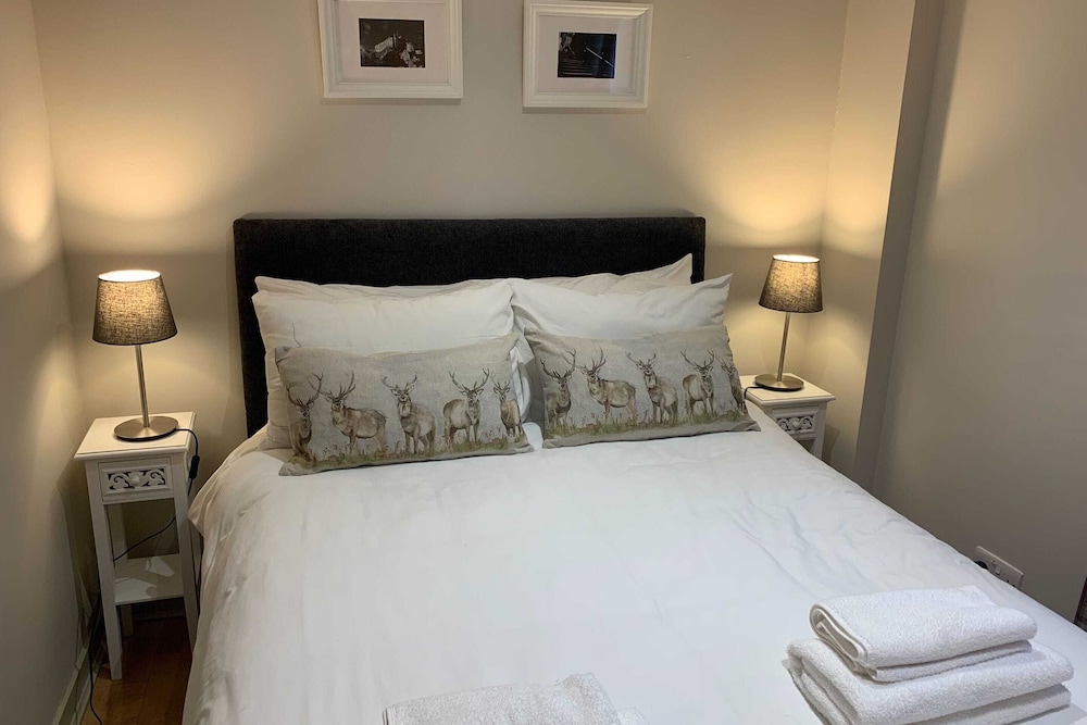 Bright, Modern Apartment - Royal Mile