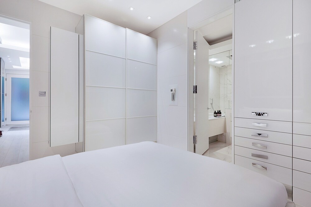 The White Peace Garden 3 bed Hampstead - by Out of Office Lifestyle