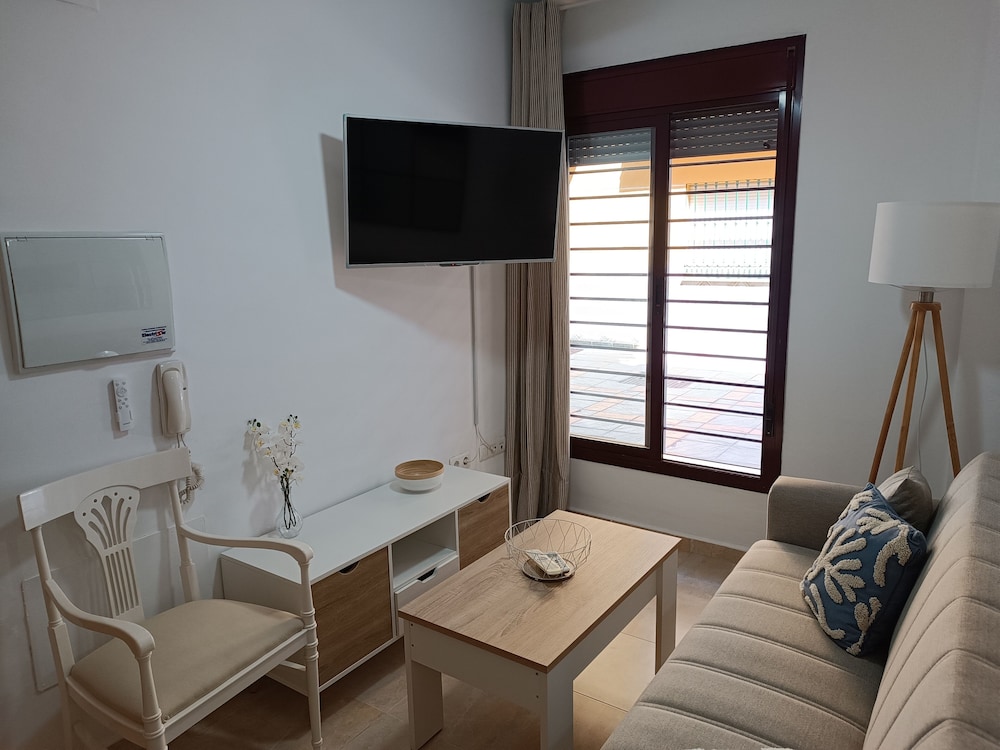 Amazing & Renovated 2-bedroom Flat in Fuengirola