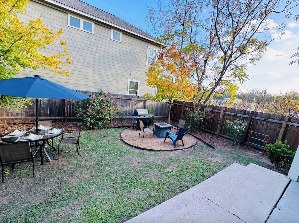 Upstay East Austin Retreat w Yard5min to Downtown