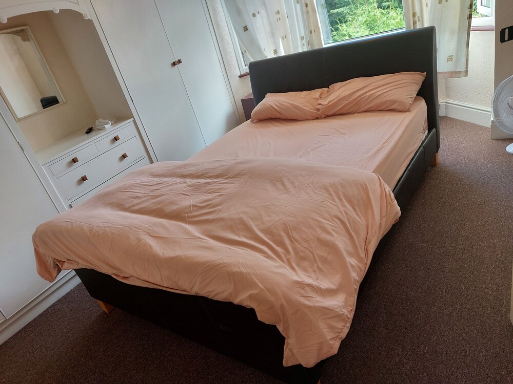 Birmingham Blissful Retreat With 3 Bedrooms