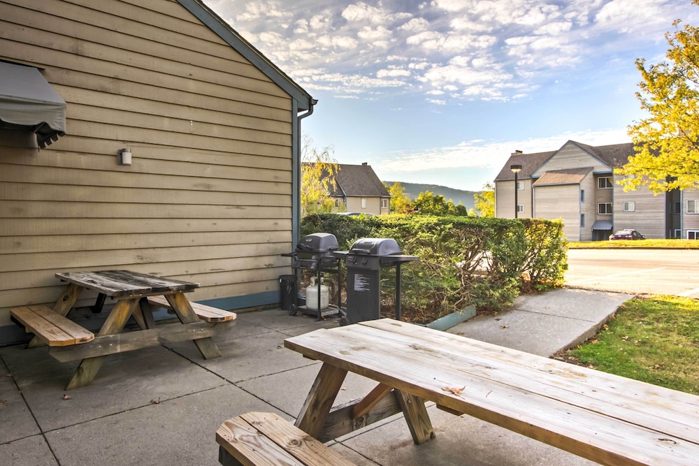 Indoor & Outdoor Pool Access! Condo 3 Mi to Gsmnp