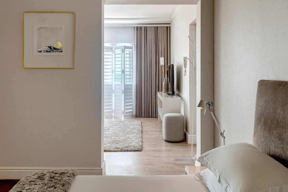 Peaceful Apartment in Camps Bay Sapphire Tide Suite
