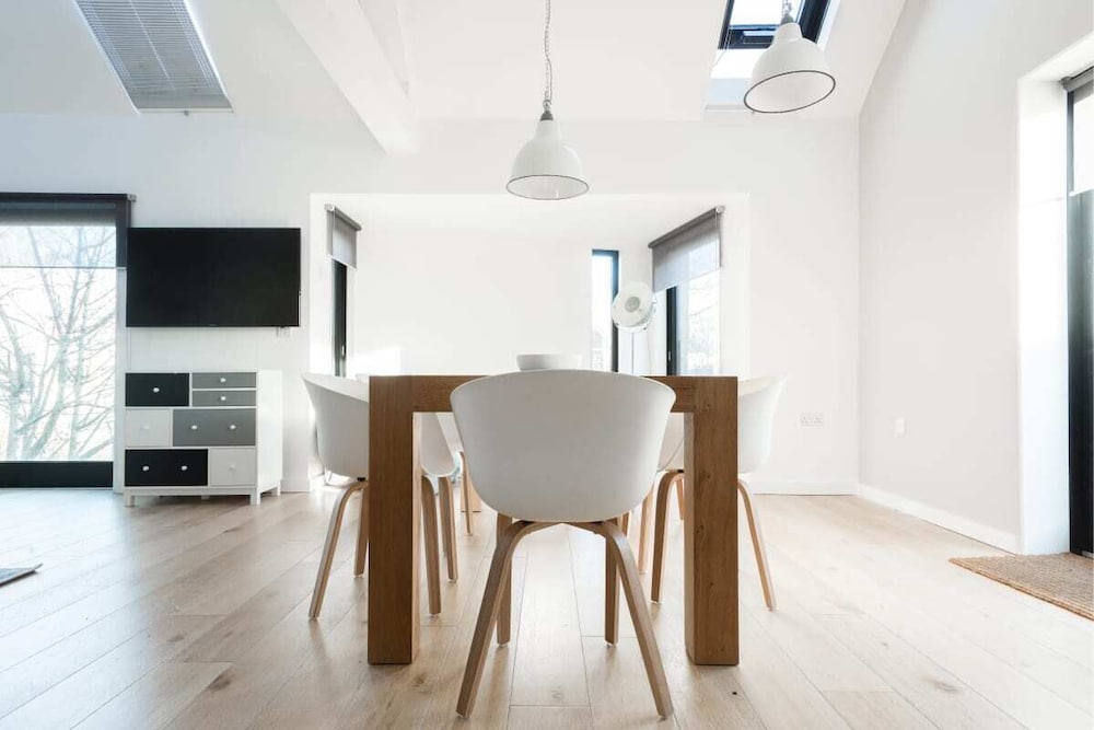 The Cliffside Loft - Distinctly Modern 3BDR Riverside Home