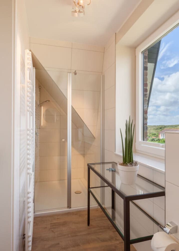 Dunenhuus Ost Modern Retreat