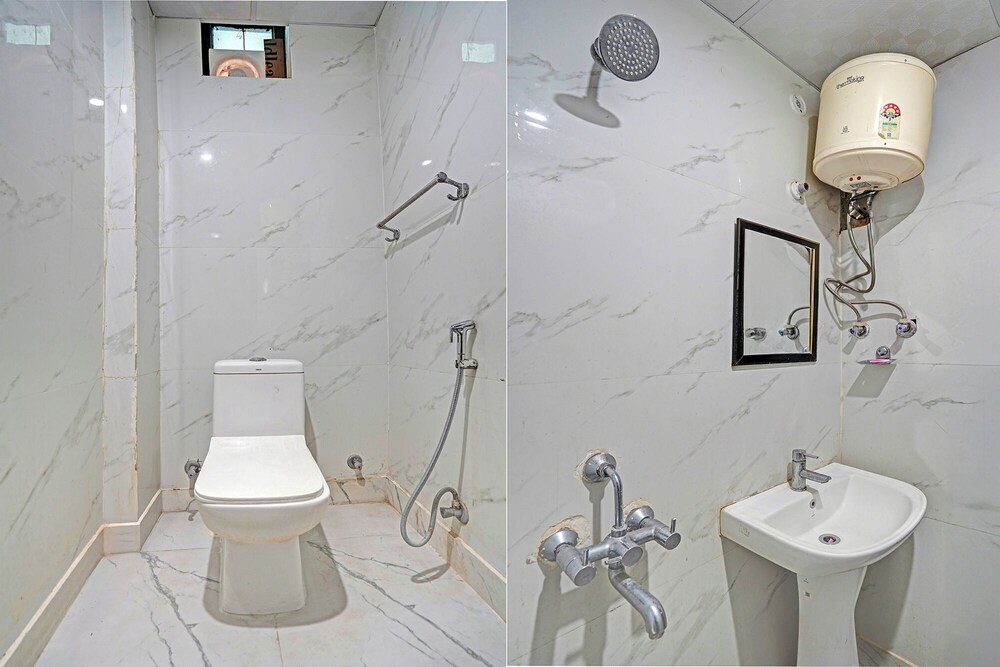 Fabhotel Comfort Inn