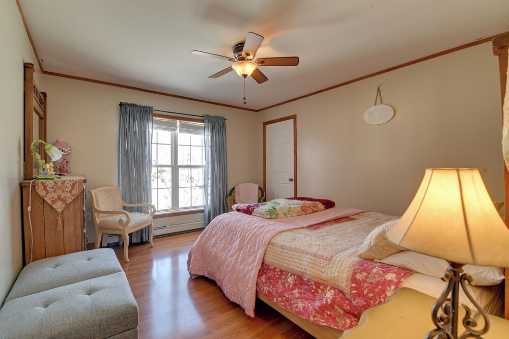 Steps From Lake George! 8-acre Home w/ Dock Access