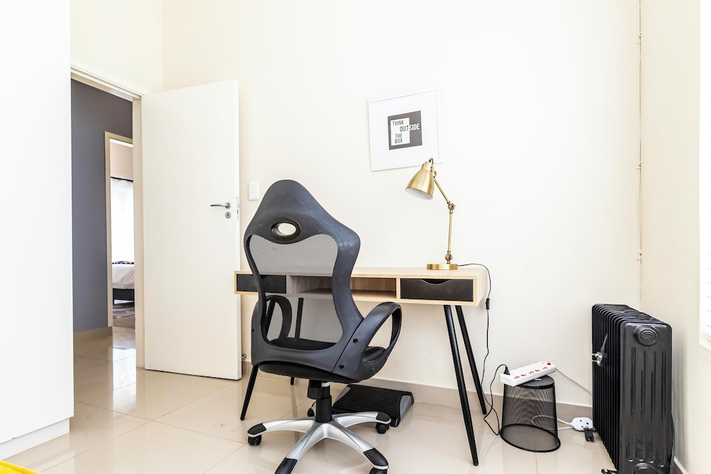 Modern Executive Unit