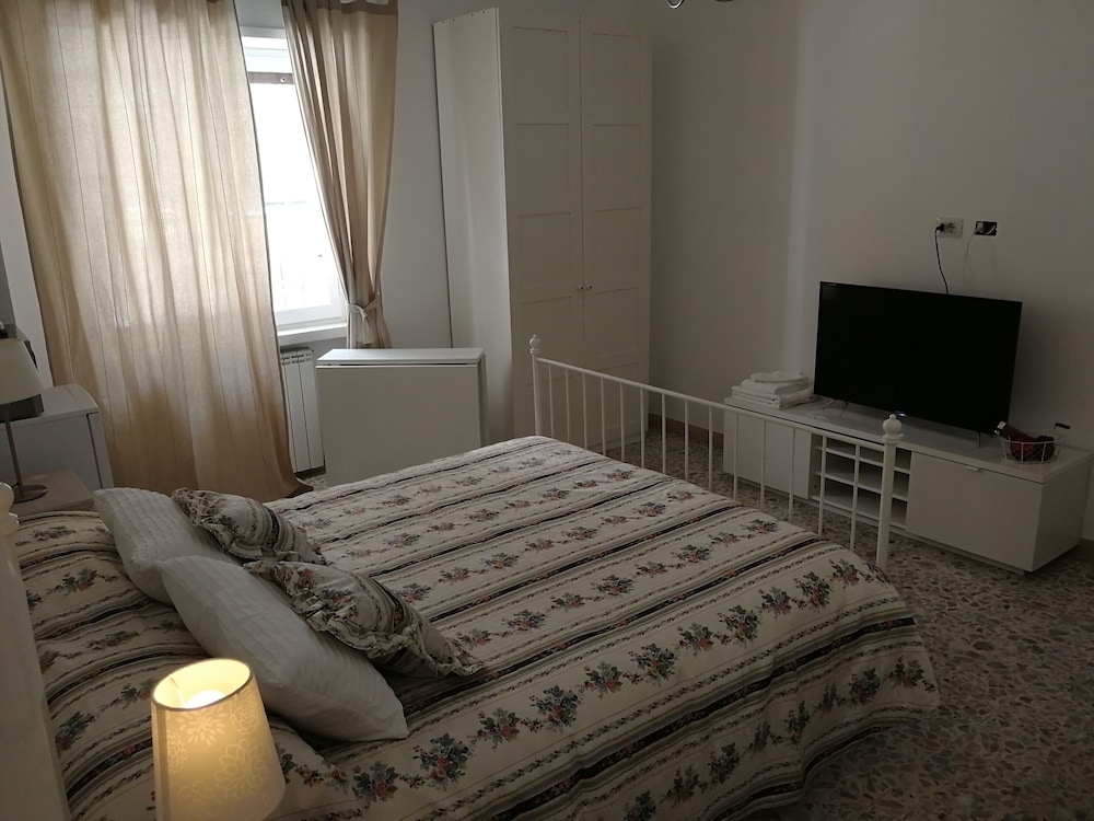 Triple Room With Private Bath 10 Min From Tiburtina Station