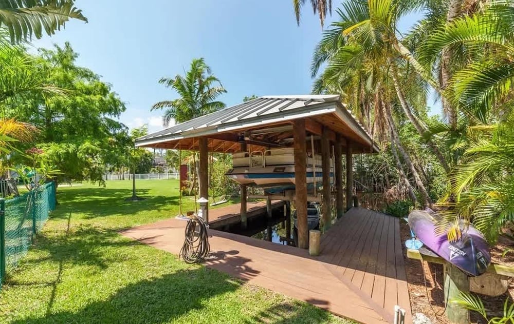 NEW Jungle Paradise Treehouse Suite With Resort Amenities Elevator Access Outdoor Kitchen Lagoon Lazy River Pool RV Hook up