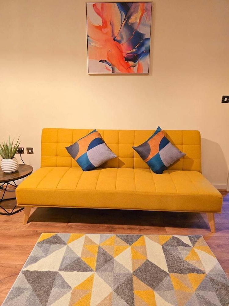 Bright 4-bed Swansea Getaway With Parking