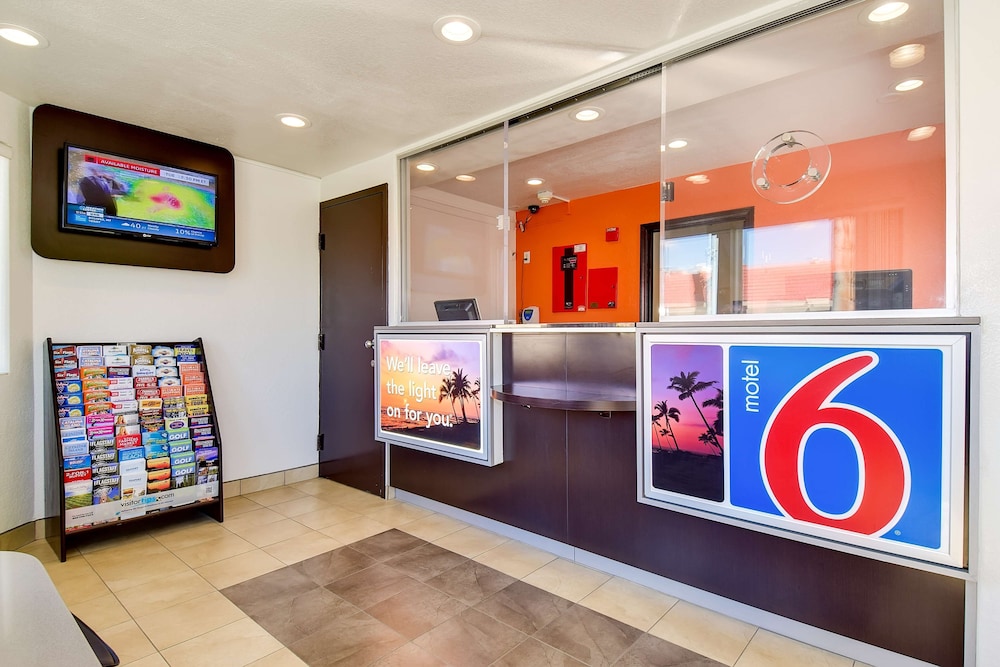 Motel 6 Riverside, CA - South