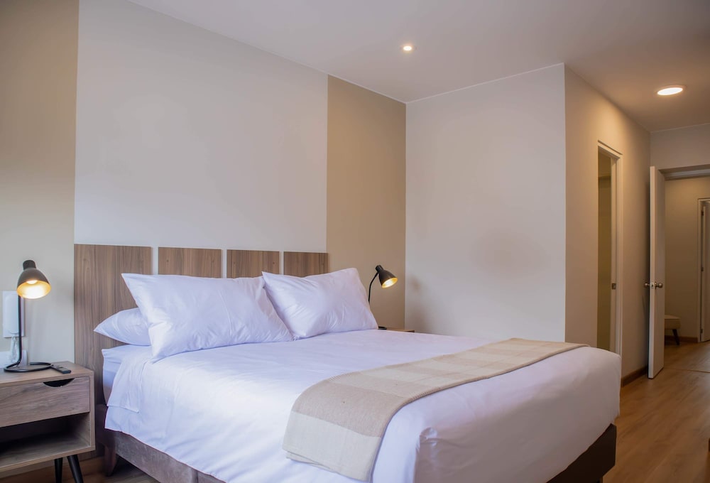 Beautiful 2BR With Fantastic Pool in Miraflores
