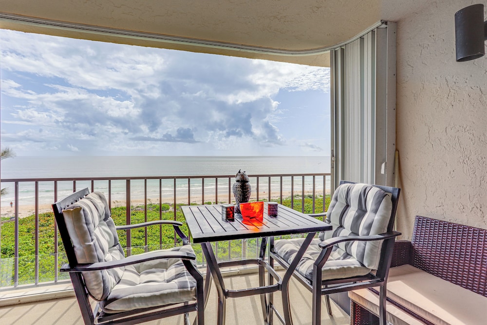 Oceanfront Fort Pierce Condo: Pool & Beach Access!