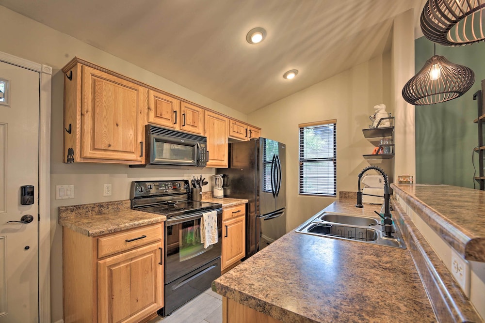 Pet-friendly Show Low Cabin w/ Trail Access!