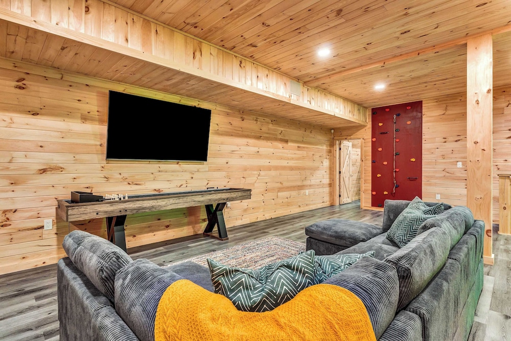 Grand Timber by Avantstay Indoor Pool, Sports Court, Game Room, & More!