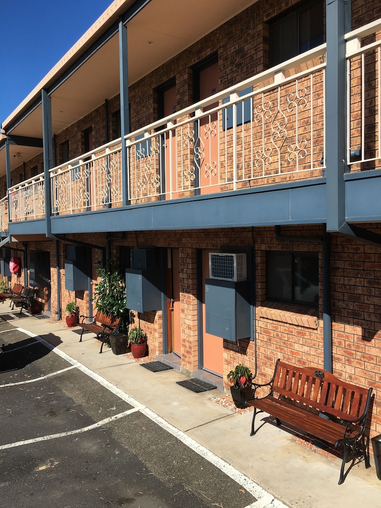 Bridge View Motel