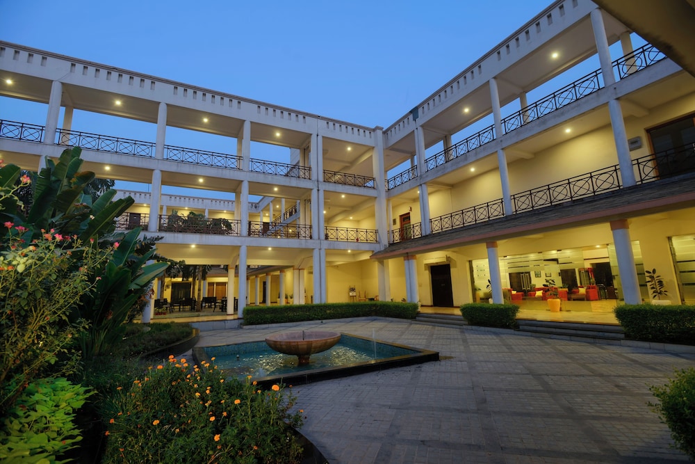 TreeHouse Hotel Club & Spa