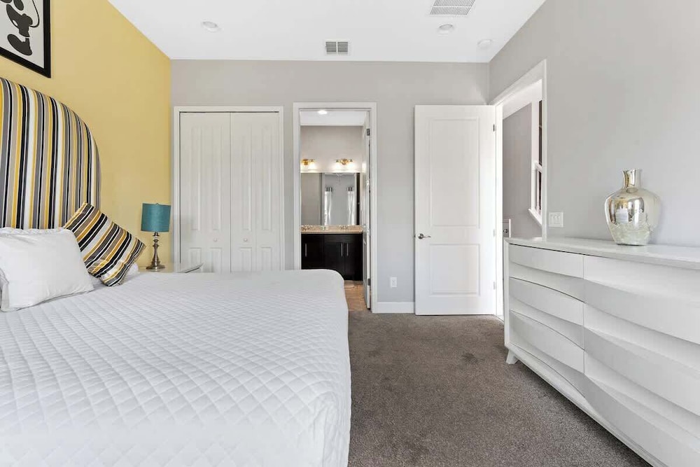 Comfortable Vacation Home up to 10 People