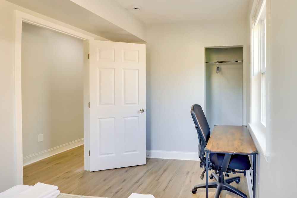 5 Mi to National Mall: DC Home w/ Pool Table