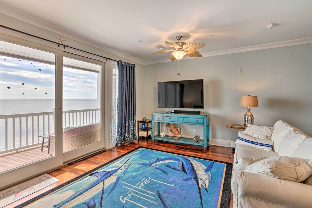 Hike, Golf, & Fish: Oceanfront Gem in Carrabelle!