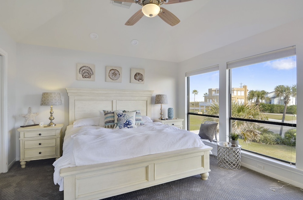 Beachfront Dolphin by Ryson Vacation Rentals