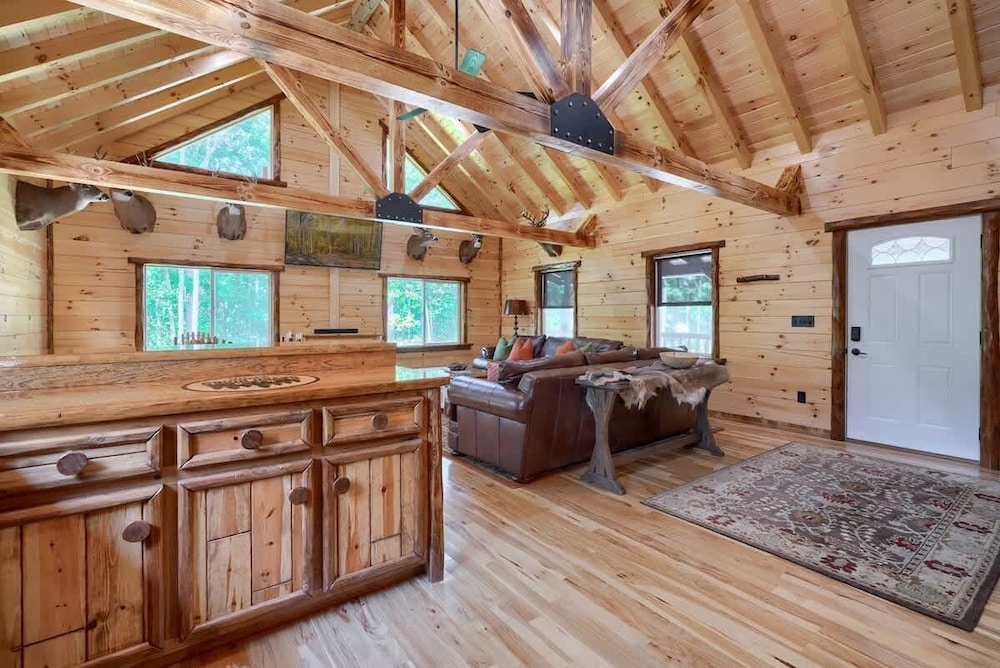 Seven Pines Cabin - Secluded in Hocking Hills