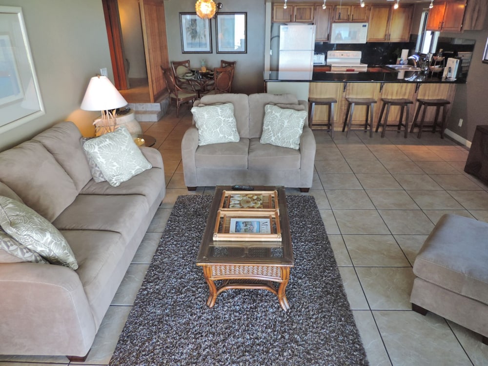 Polo Beach Club Vacation Rentals - APlus Resorts