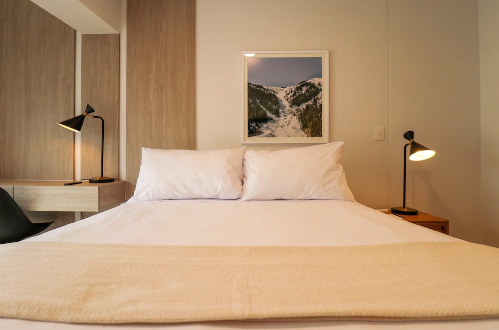 w Exceptional 2BR w Balcony in Miraflores