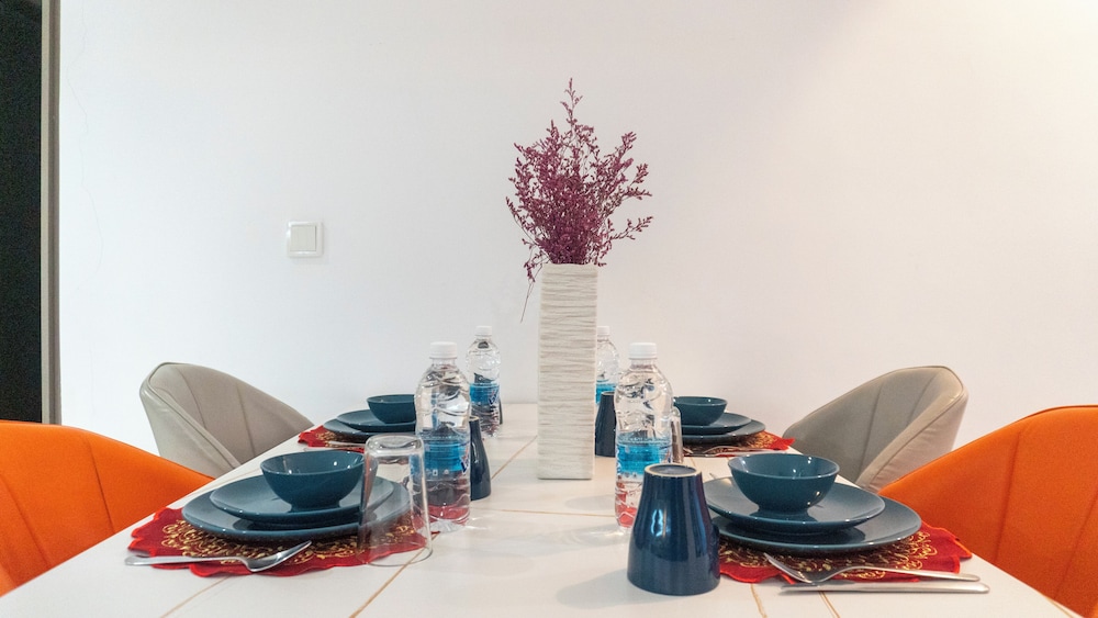 Moonway Luxury Suites At Eaton Residence