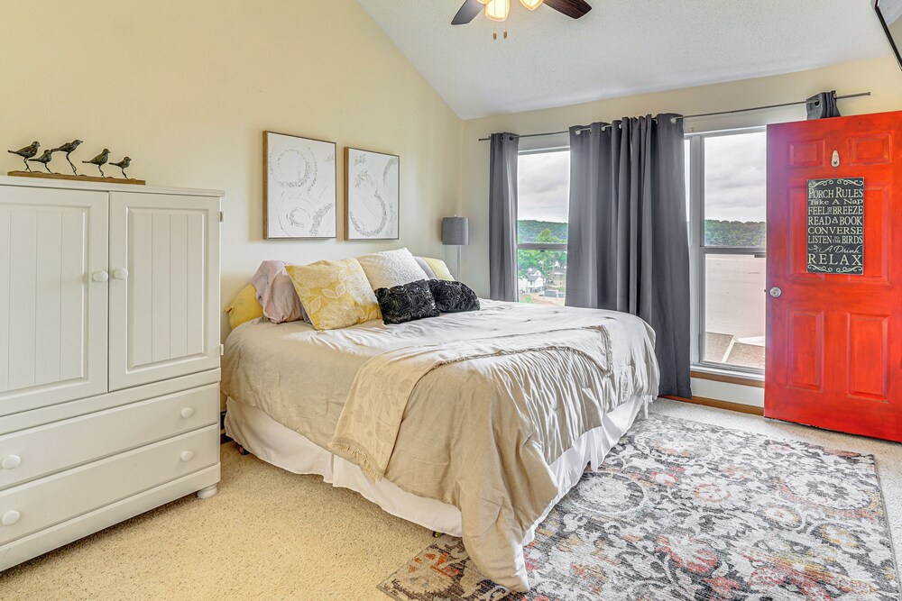 Pet-friendly Condo w/ Pool Access in Osage Beach