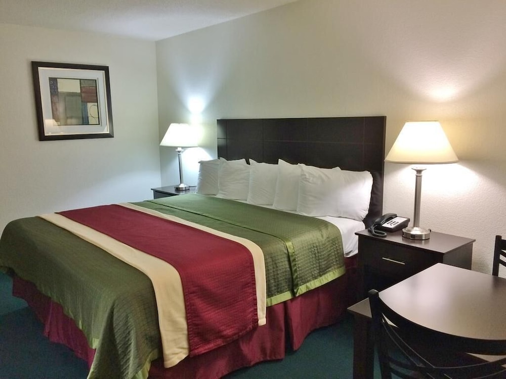 Travel Inn & Suites view 5