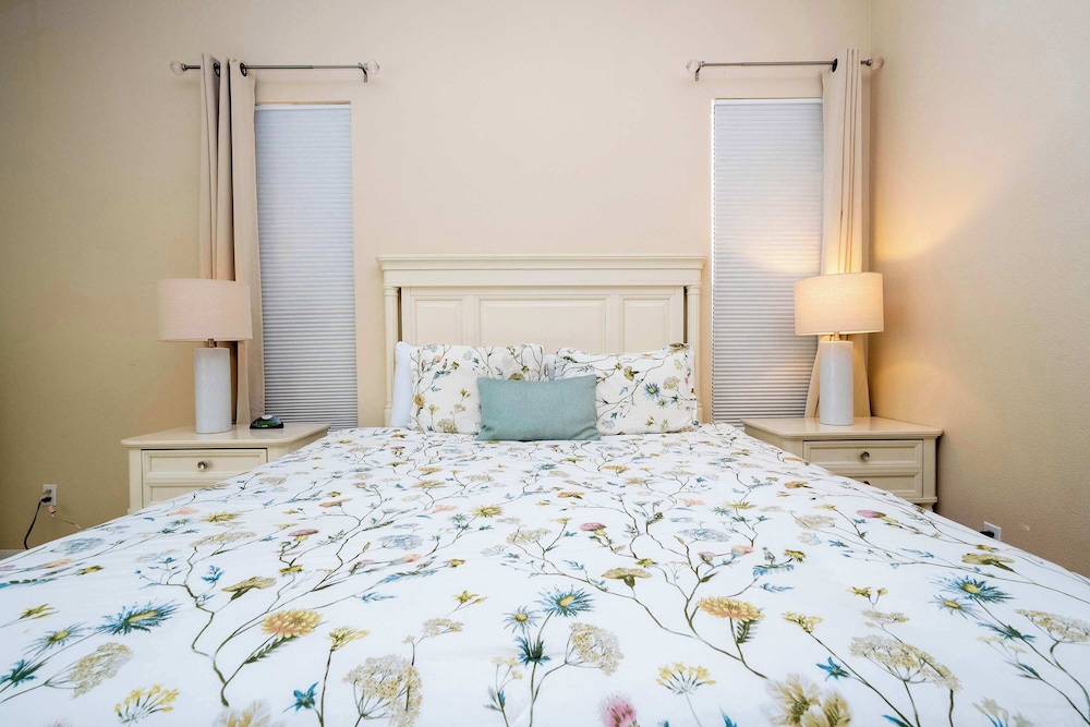 Family Villa w Pool Spa Game Room Near Disney