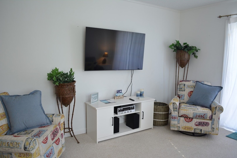 Beauty & The Beach-8B - 2 Br Home