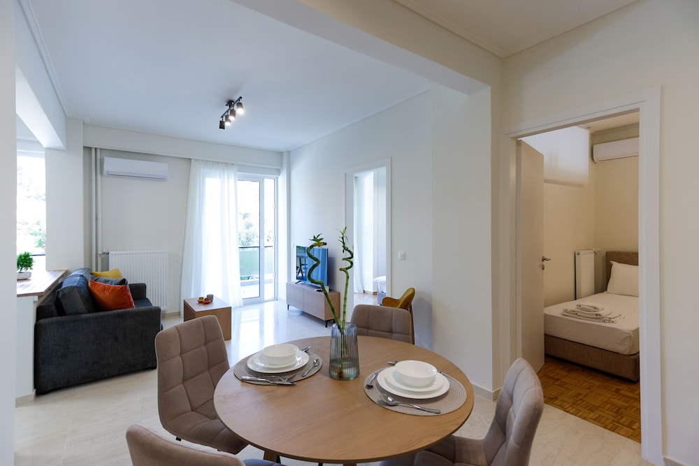 Modern 2-bedroom Apartment in Downtown Glyfada