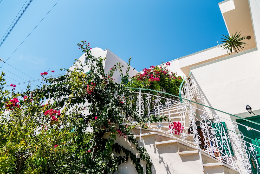 Ifestia Hotel Santorini
