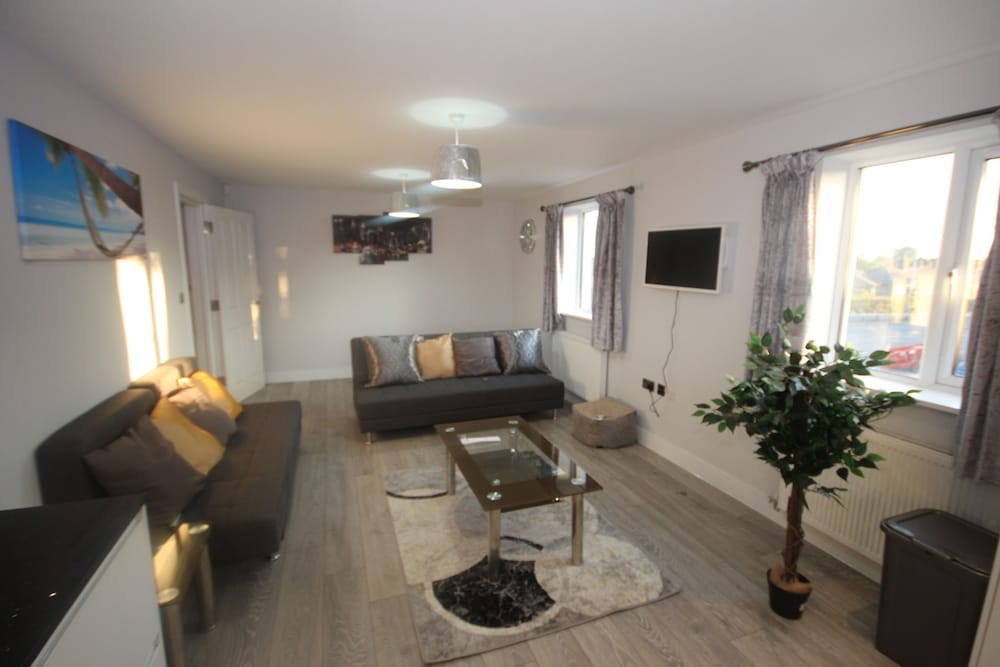 West Drayton Vacations - Holden Court - Property Image 7