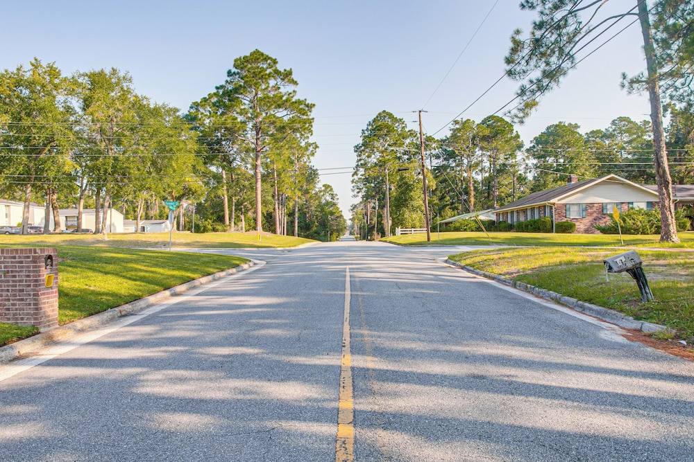 Close to Hospital & Dtwn! Quiet Waycross Home