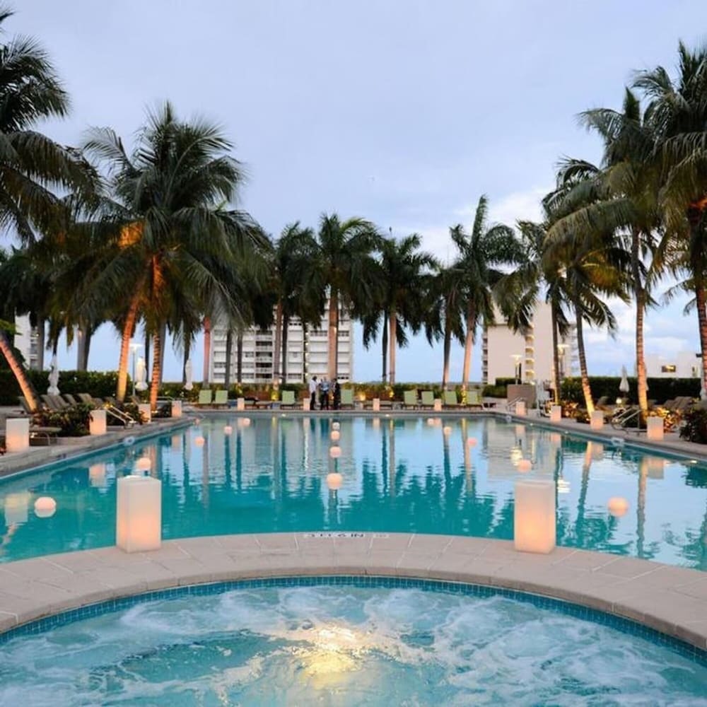 Residence at the Four Seasons