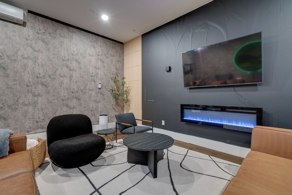 Stylish Apt Near Lake Travis w/ Entertainment