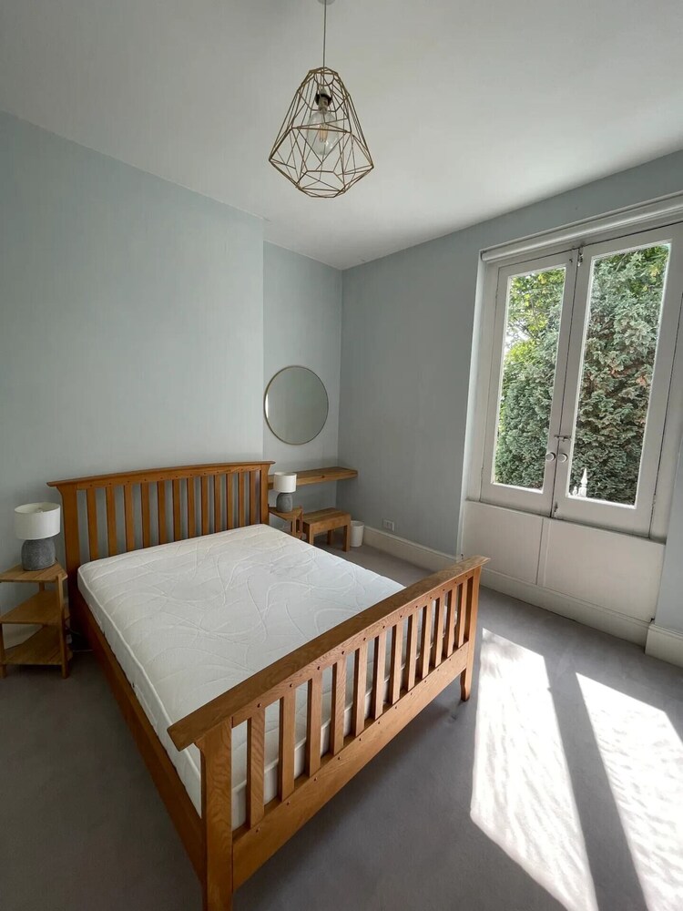 Bright & Beautiful 1BD Flat - South Wimbledon